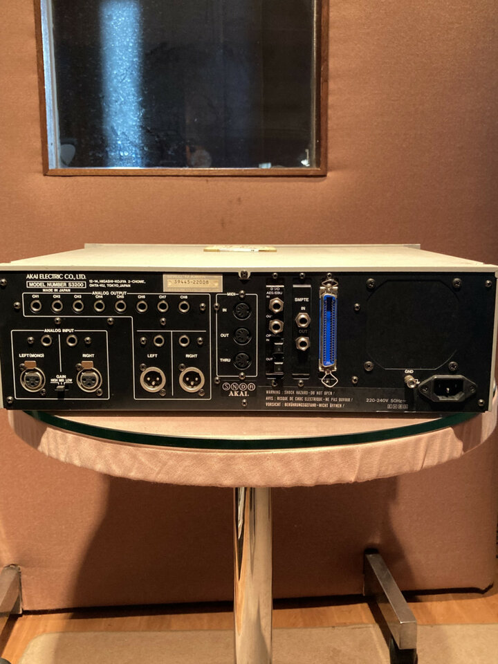 Akai S3200 MIDI Stereo Digital Sampler