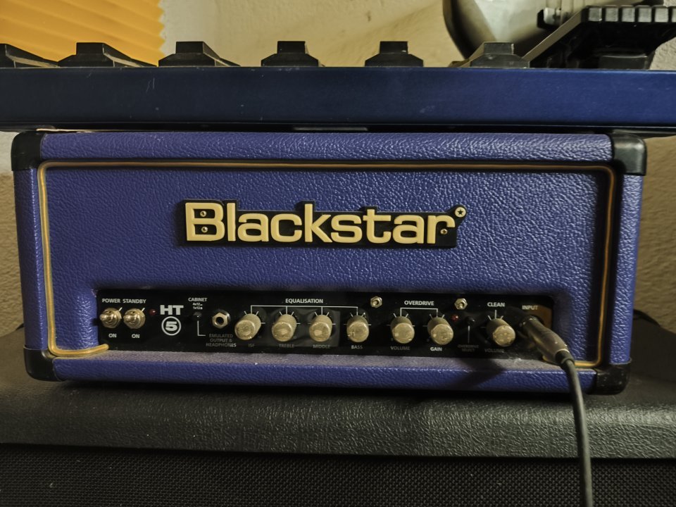 Blackstar Ht5 + Marshall mhz112a de segunda mano · Foto 3 de 3 · Barcelona · 275 €