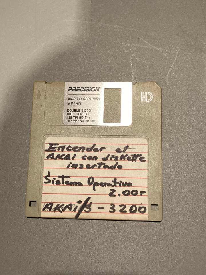 Akai S3200 MIDI Stereo Digital Sampler