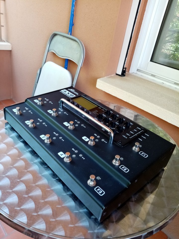 Fractal Audio AX8 (AXE II en formato pedalera)