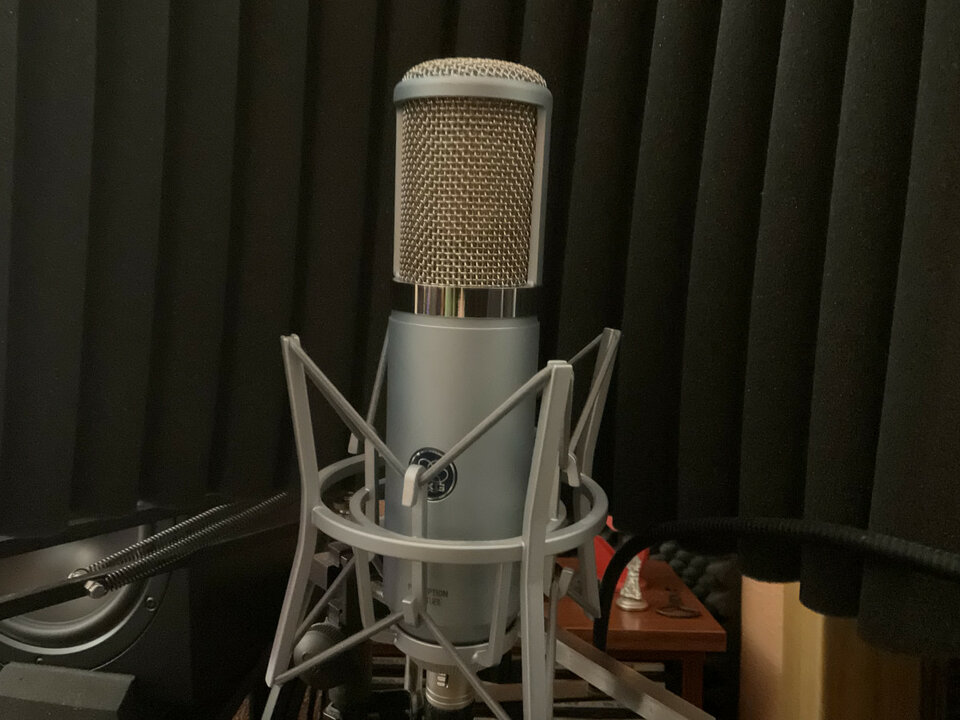 AKG Perception 820 tube