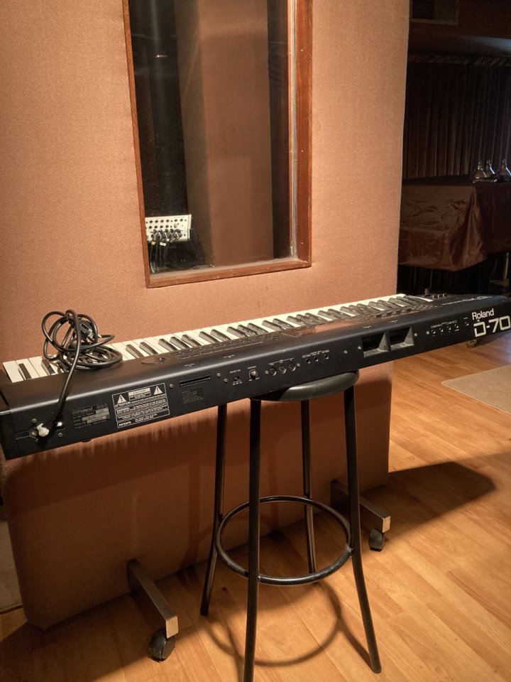 Roland D-70