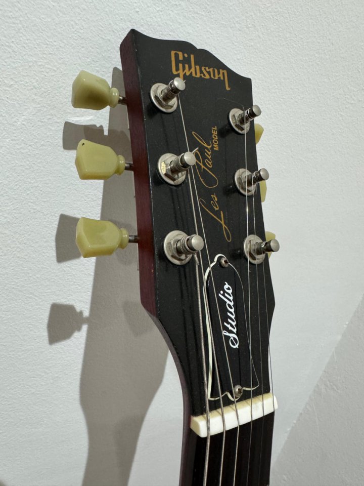 Gibson Les Paul Studio Faded 2012 de segunda mano · Foto 9 de 10 · Málaga · 900 €