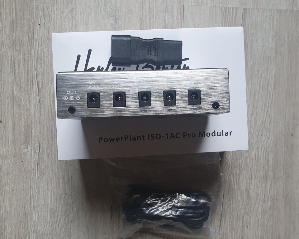 Fuente de alimentación Harley Benton PowerPlant ISO-1AC Pro Modular de segunda mano · Foto 3 de 4 · Bizkaia · 45 €