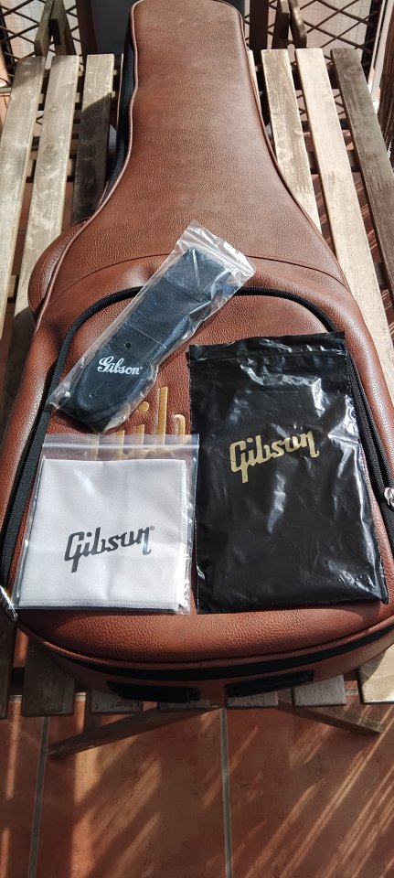 Gibson Les Paul Tribute 2024 de segunda mano · Foto 7 de 8 · Barcelona · 900 €