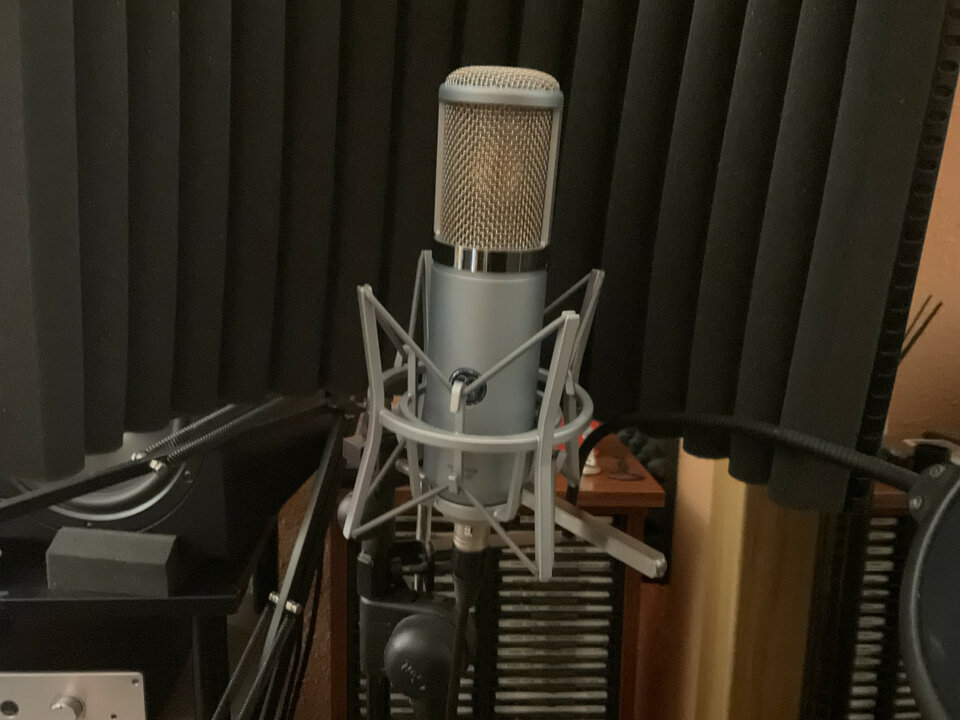 AKG Perception 820 tube