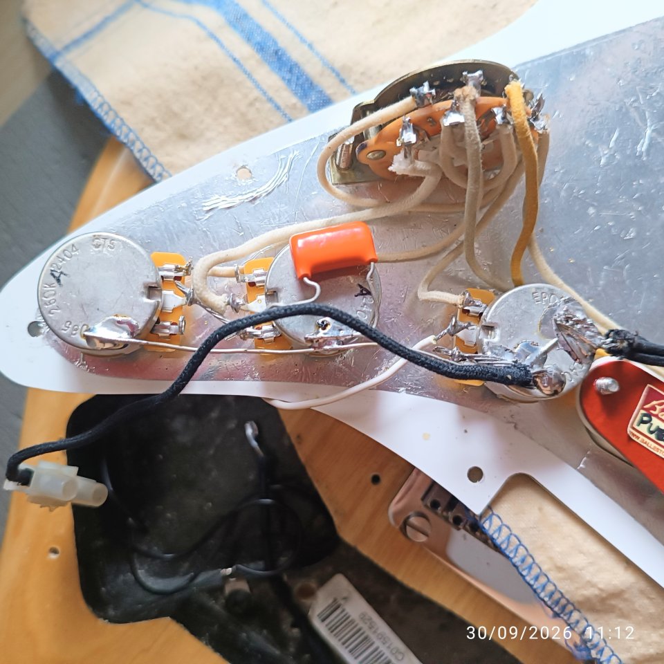 Fender stratocaster Ash American Professional 2017 de segunda mano · Foto 8 de 10 · Madrid · 1400 €