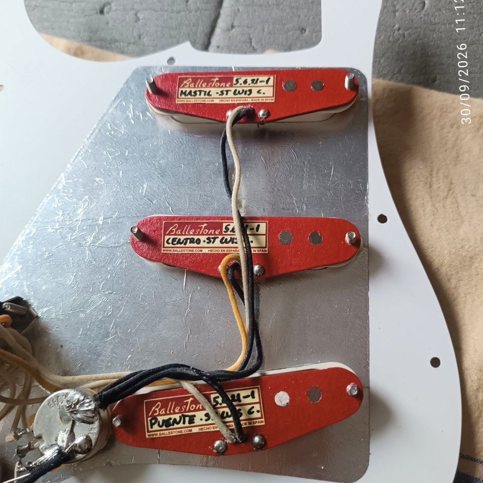 Fender stratocaster Ash American Professional 2017 de segunda mano · Foto 9 de 10 · Madrid · 1400 €