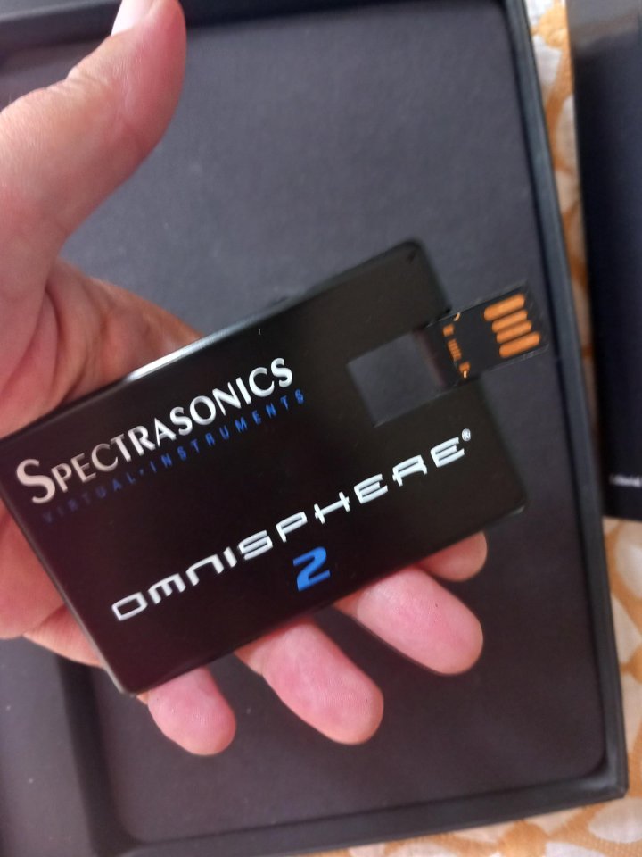 OMNISPHERE PowerSynth 2 con Transferencia de Licencia