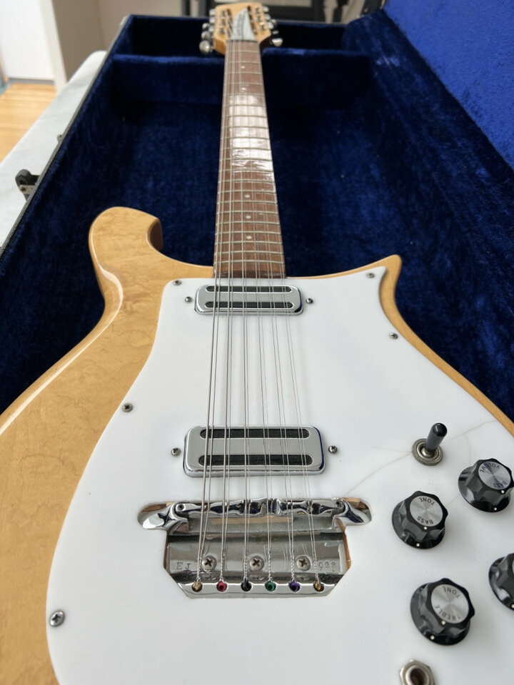 JOYA: Rickenbacker 450-12 de 1965