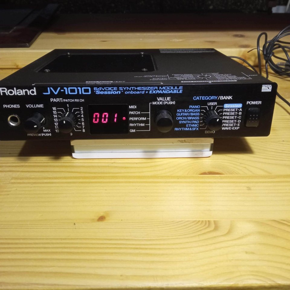 Roland JV1010