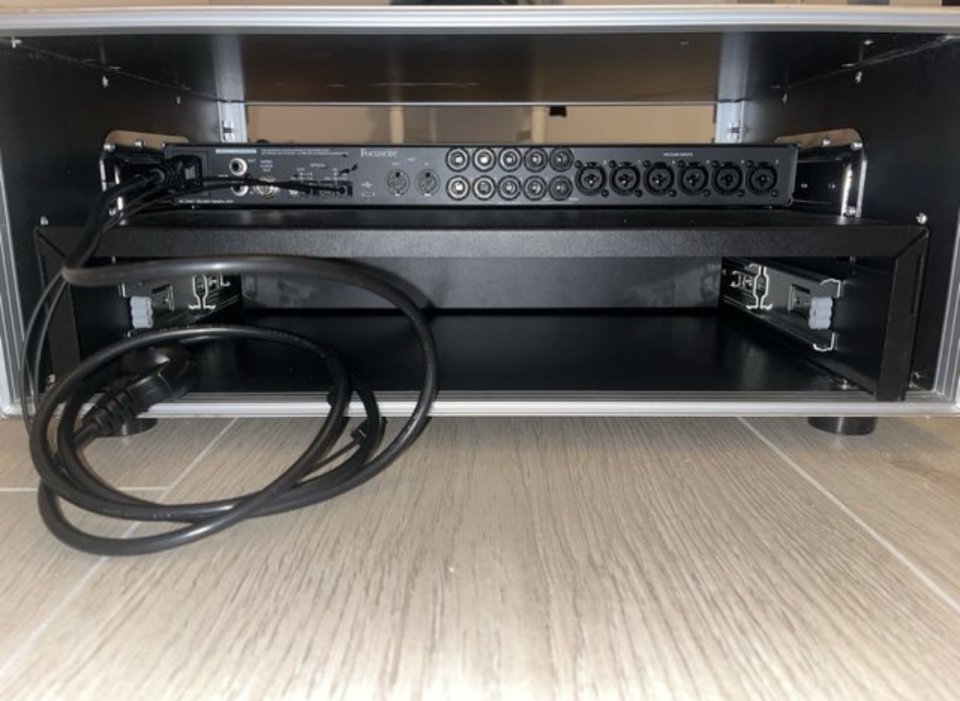 Vendo Focusrite Scarlett 18i20 (3ª Gen) + Flight Case