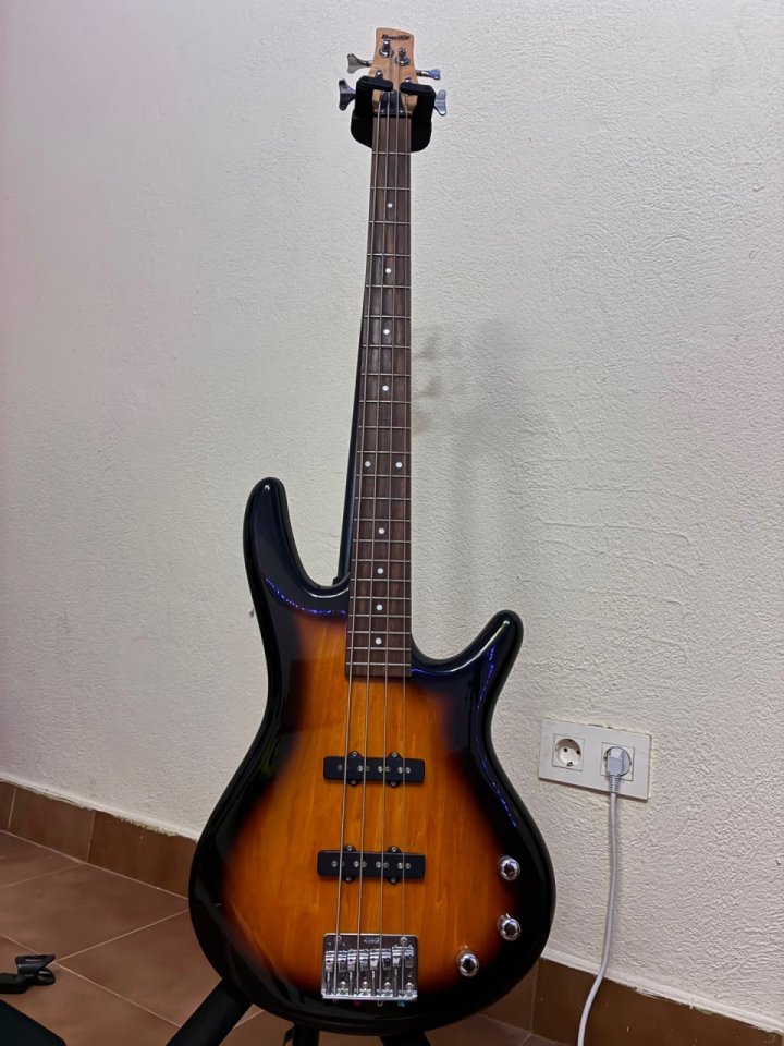 Ibanez GIO GSR200 Soundgear Bajo Eléctrico 4 Cuerdas Sunburst de segunda mano · Foto 3 de 4 · Gipuzkoa · 160 €
