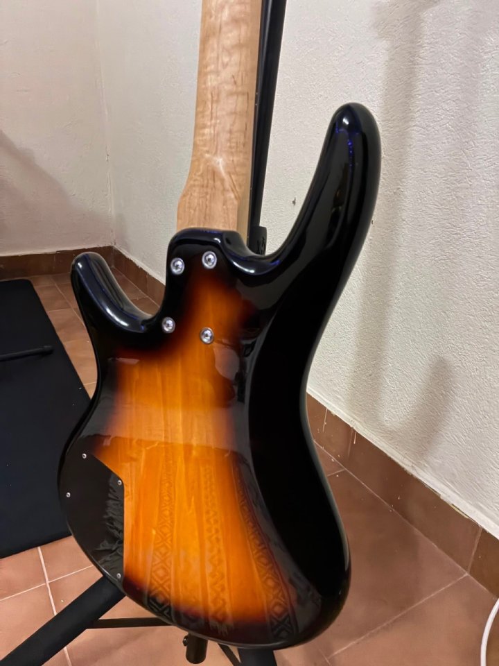 Ibanez GIO GSR200 Soundgear Bajo Eléctrico 4 Cuerdas Sunburst de segunda mano · Foto 4 de 4 · Gipuzkoa · 160 €