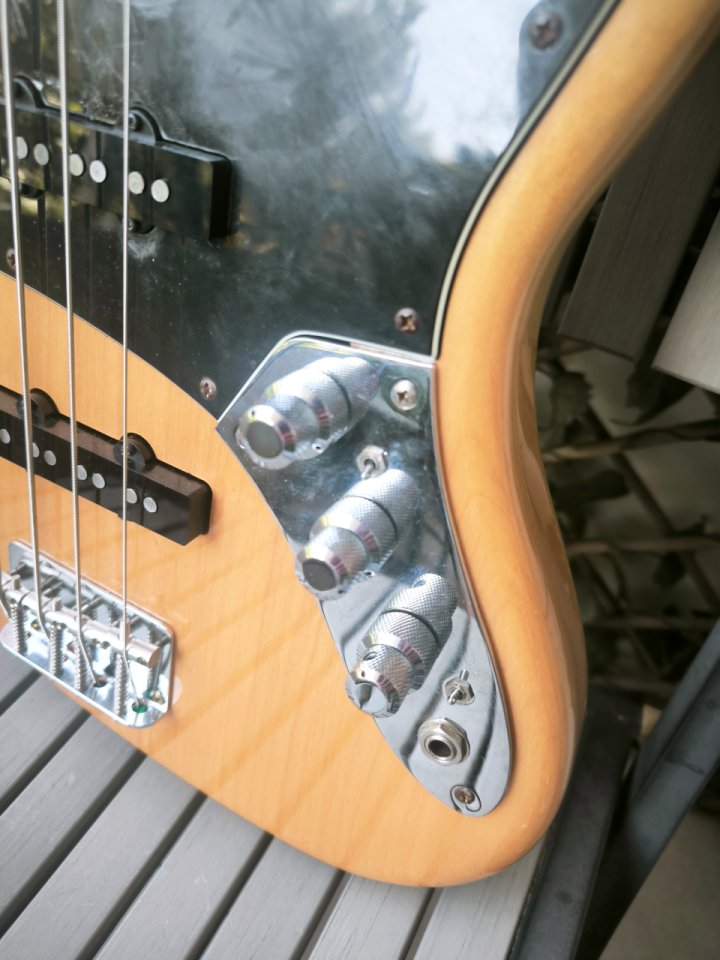 Squier Classic Vibe Jazz Bass + EXTRAS: John east, G&L, Gotoh,.... de segunda mano · Foto 3 de 7 · Murcia · 450 €