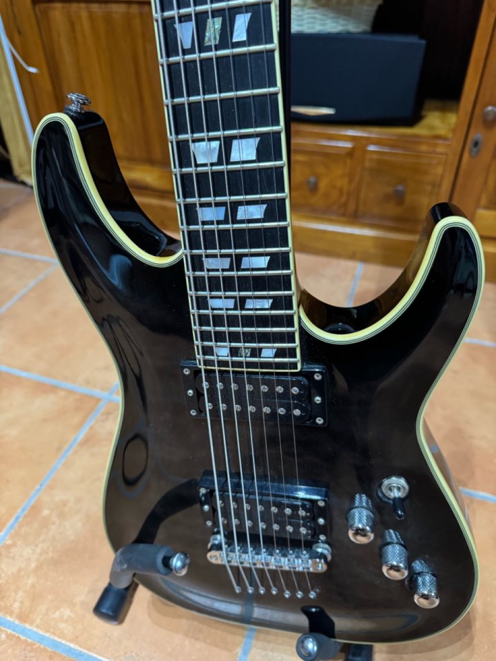 Schecter C7 Custom – Bare Knuckle Juggernaut – 600€