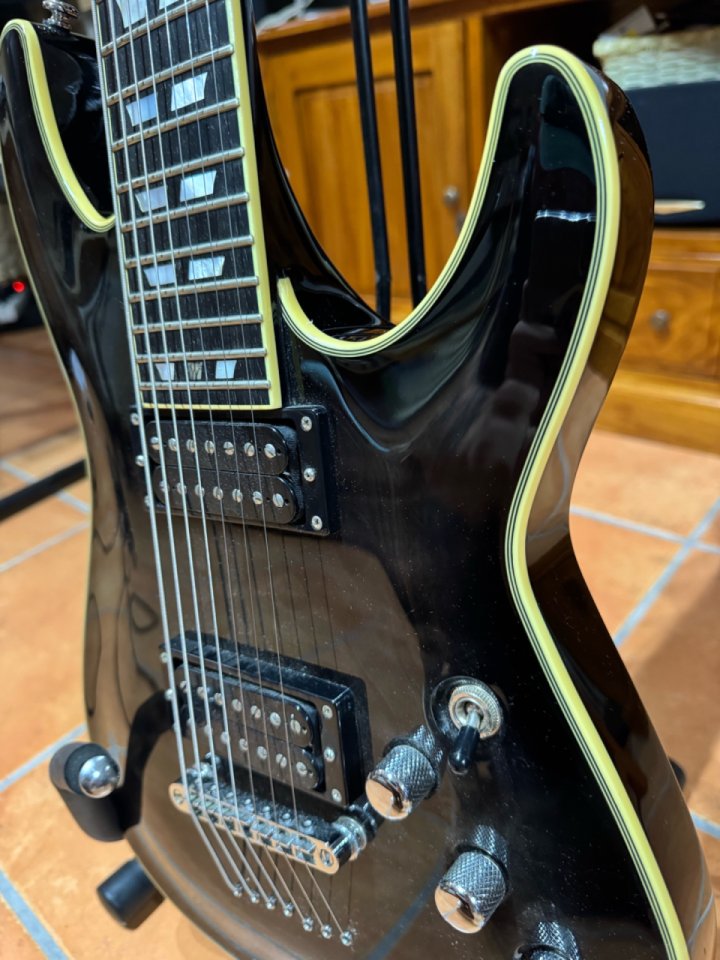 Schecter C7 Custom – Bare Knuckle Juggernaut – 600€