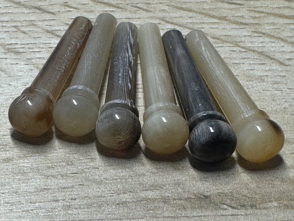 Pines de cuerno  para acústica