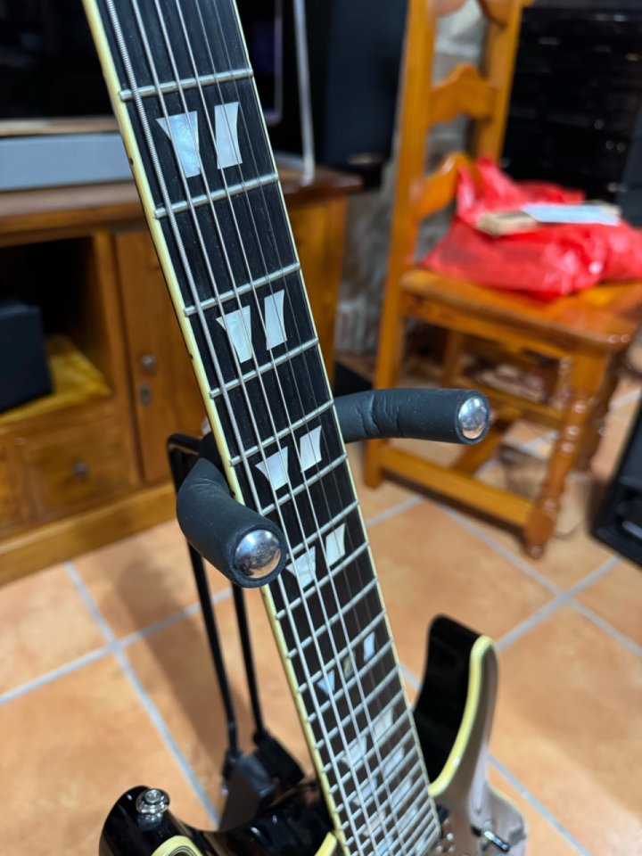 Schecter C7 Custom – Bare Knuckle Juggernaut – 600€