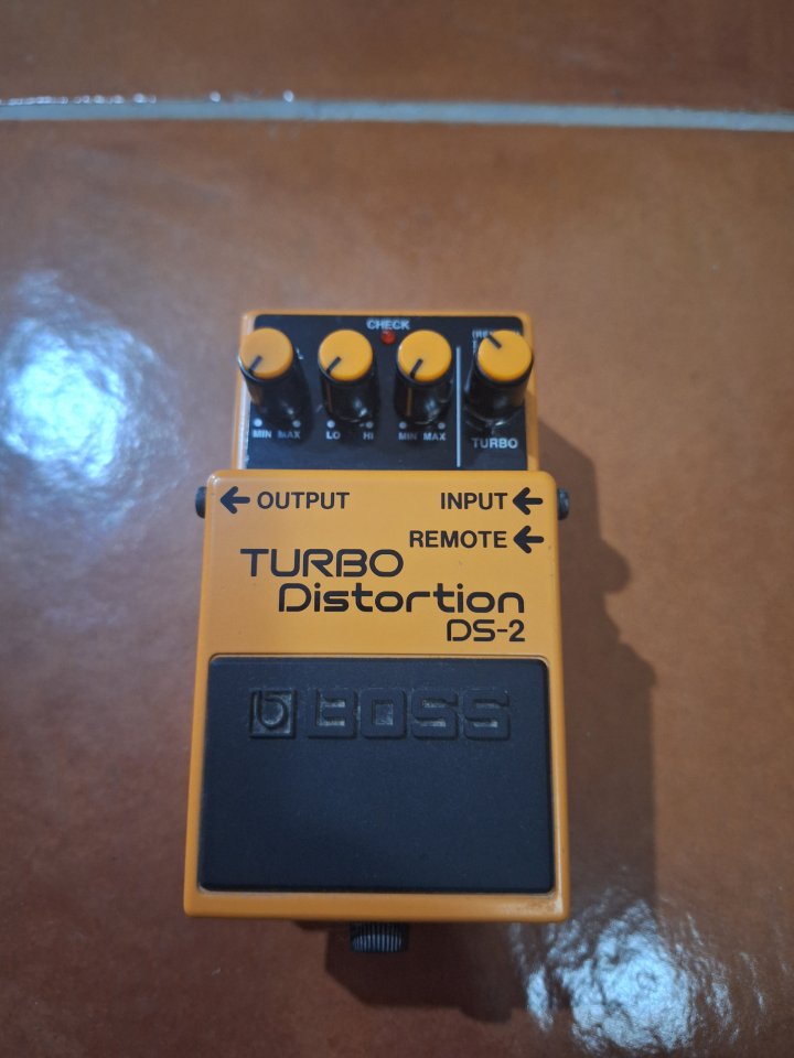 Pedal de distorsión para guitarra Boss DS-2 Turbo Distortion de segunda mano · Foto 1 de 4 · Granada · 50 €