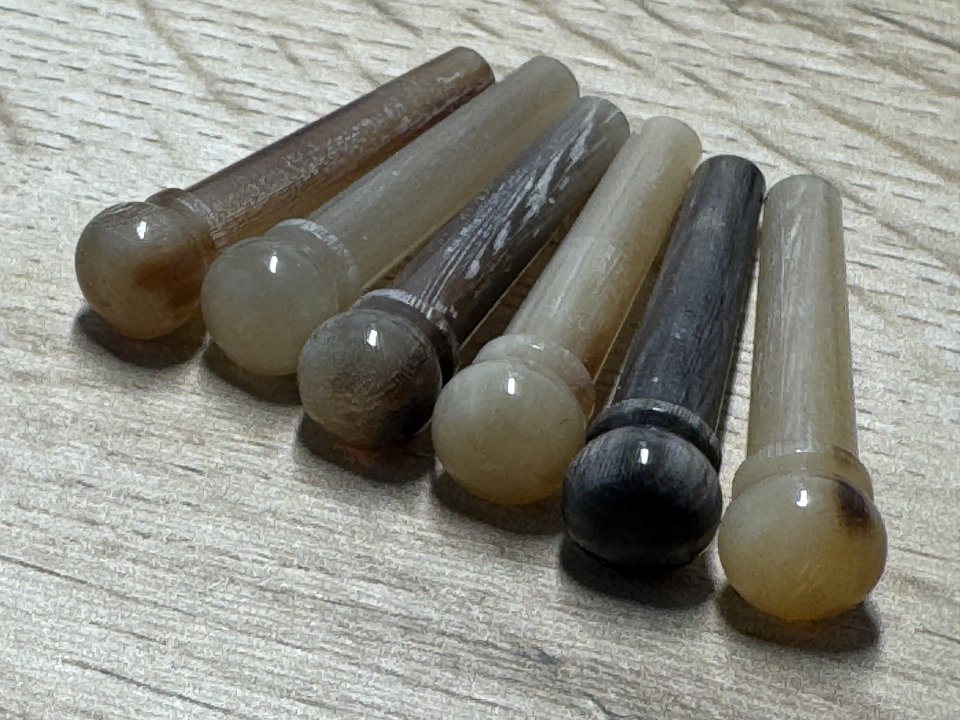 Pines de cuerno  para acústica