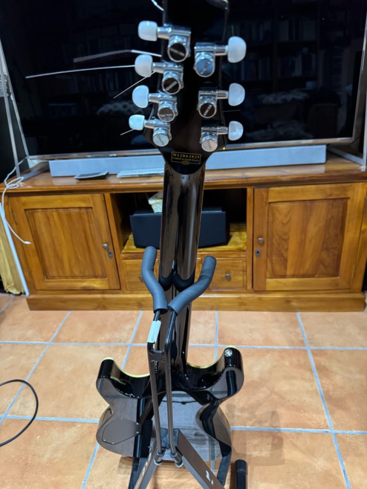 Schecter C7 Custom – Bare Knuckle Juggernaut – 600€