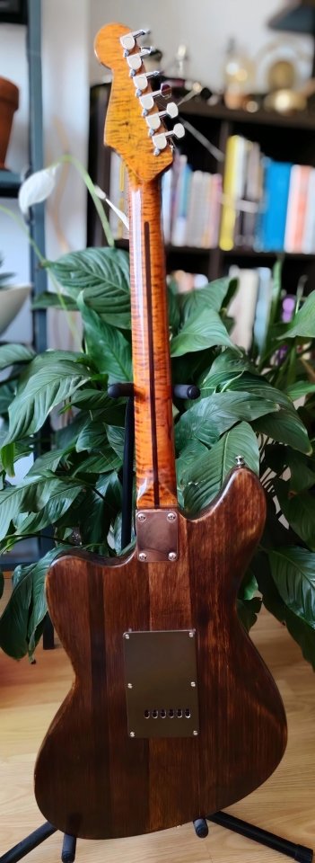 Guitarra eléctrica ELg. de segunda mano · Foto 2 de 9 · Madrid · 375 €