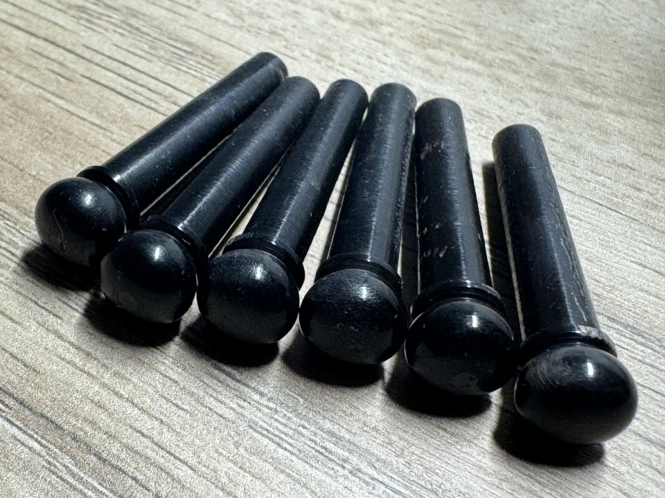 Pines de cuerno  para acústica