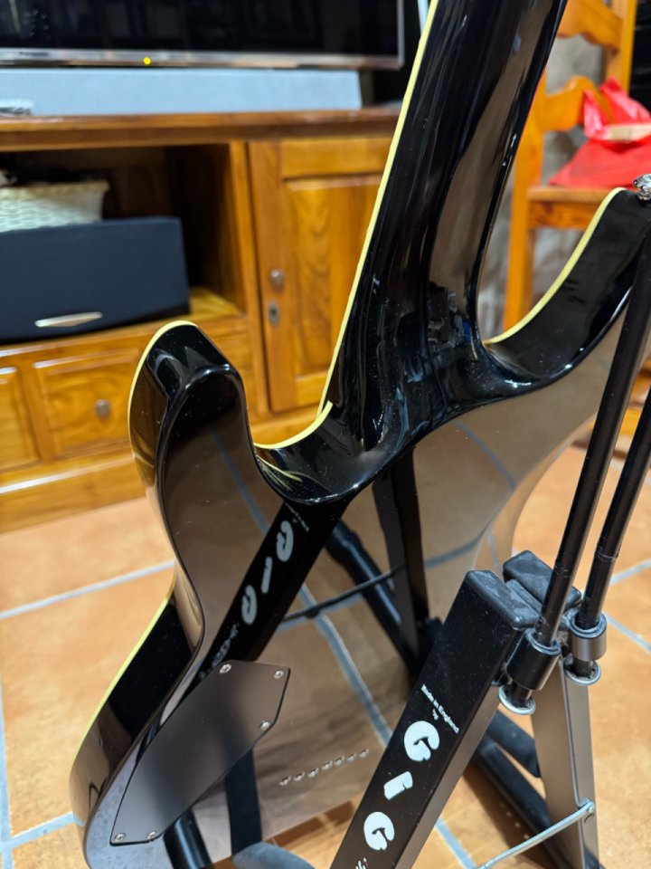 Schecter C7 Custom – Bare Knuckle Juggernaut – 600€