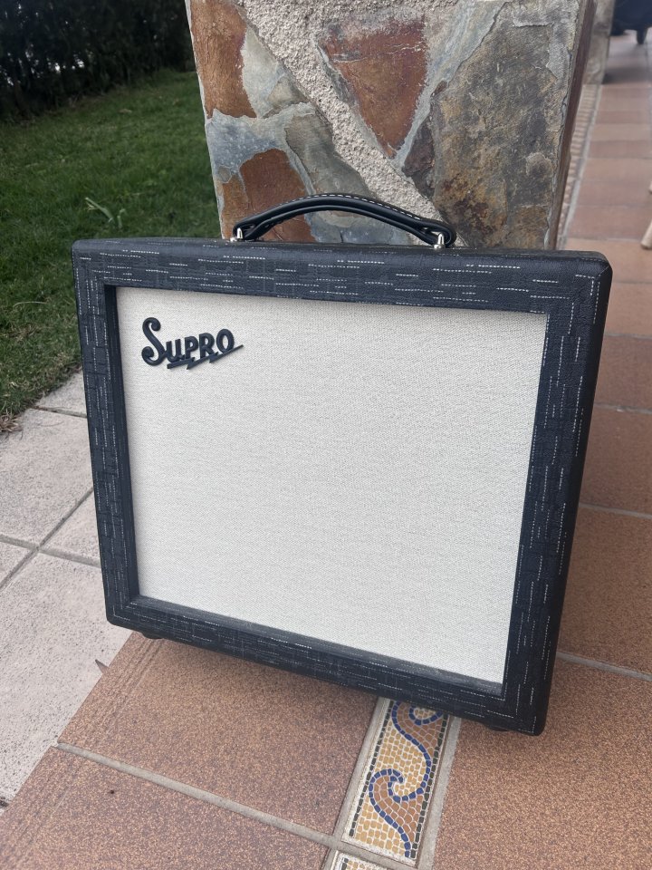 Supro Amulet 1 x 10”