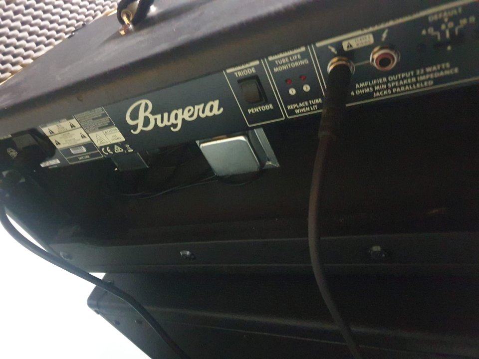 Buguera v22 infimum cabezal a válvulas y/o pantalla 1x12 celestion vintage