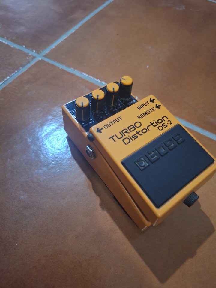 Pedal de distorsión para guitarra Boss DS-2 Turbo Distortion de segunda mano · Foto 4 de 4 · Granada · 50 €