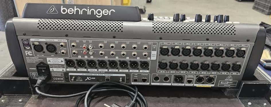 Behringer X32 Compact