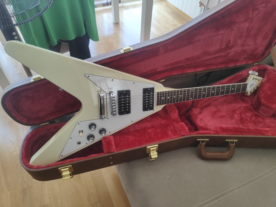 Gibson flying v 70's classic White 2024 de segunda mano · Foto 8 de 9 · Burgos · 1950 €