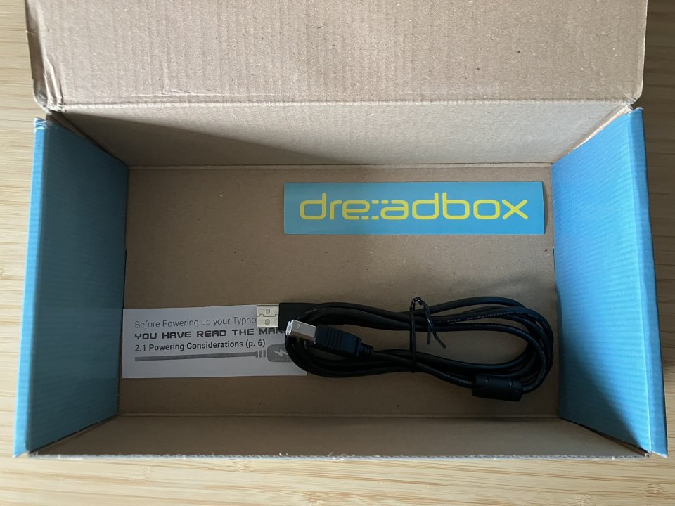 Sintetizador Dreadbox Typhon con case y decksaver como nuevo