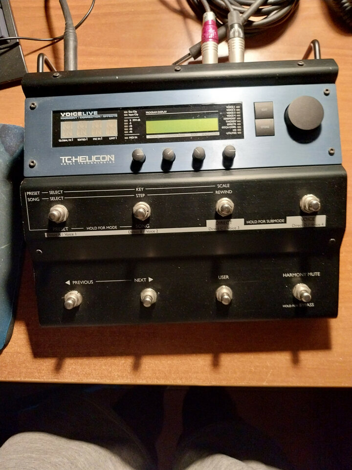 TC Helicon Voice live