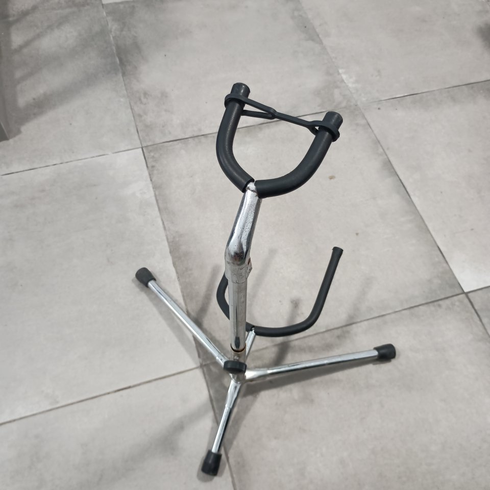 Soporte de guitarra o bajo de segunda mano · Foto 1 de 2 · Málaga · 15 €