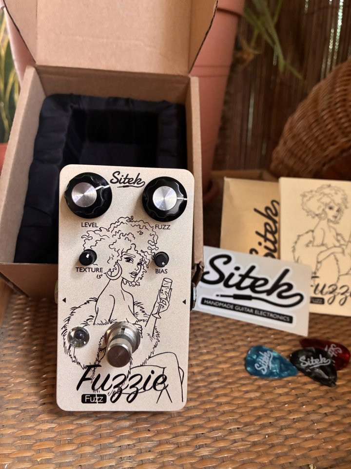 Sitek Pedals Fuzzie (Fuzz) de segunda mano · Foto 2 de 3 · Sevilla · 115 €