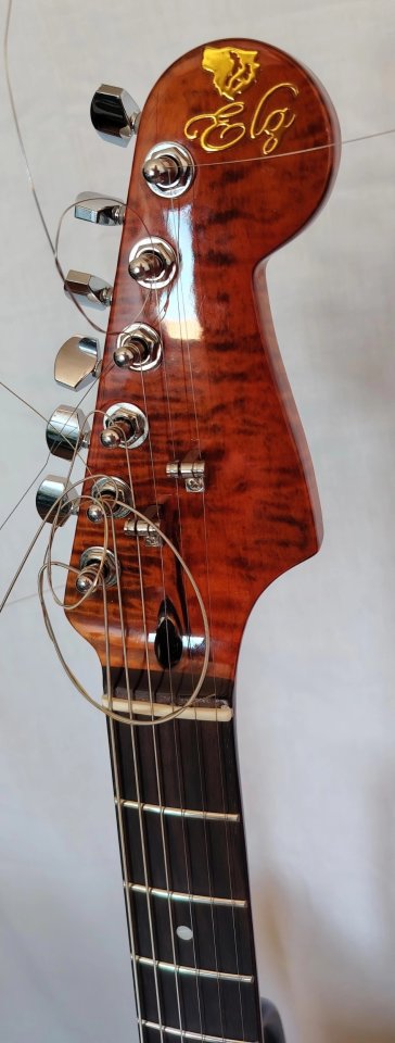 Guitarra eléctrica ELg. de segunda mano · Foto 9 de 9 · Madrid · 375 €