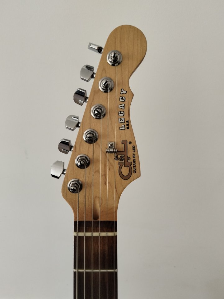 G&L Legacy Fullerton Deluxe HSS