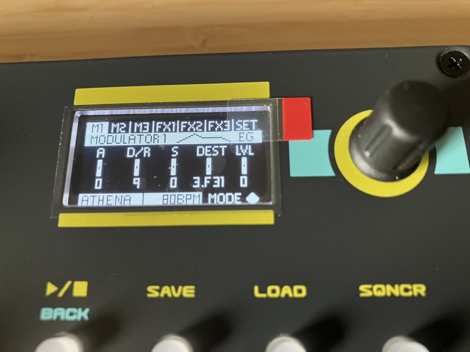 Sintetizador Dreadbox Typhon con case y decksaver como nuevo