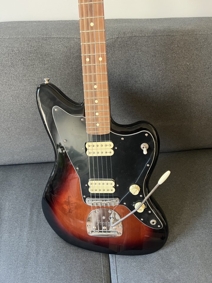 Fender Player Jazzmaster Mim 2018 Surnbust de segunda mano · Foto 2 de 4 · Madrid · 749 €