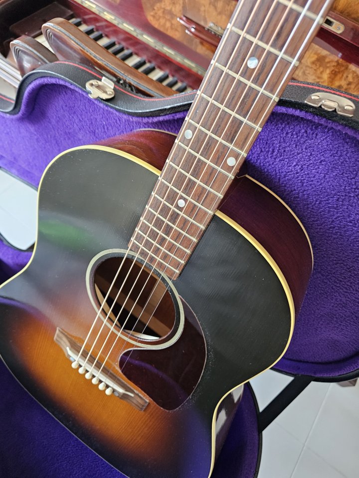 Gibson J-45 1942 Banner Custom Shop