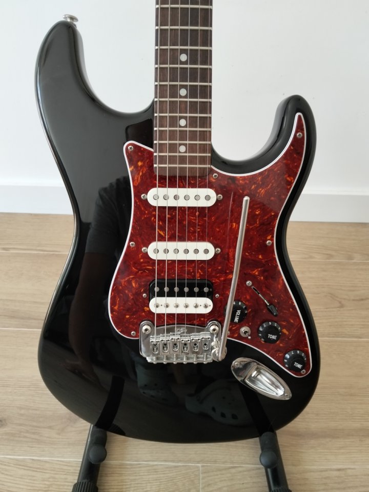 G&L Legacy Fullerton Deluxe HSS