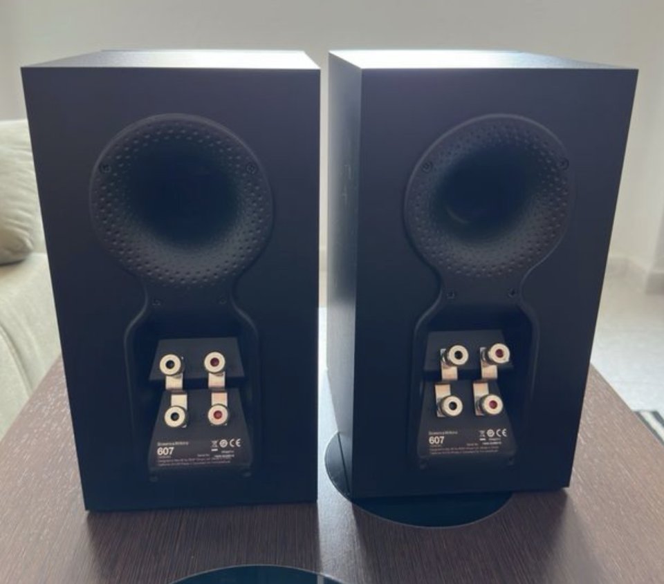 Altavoces Bowers & Wilkins 607