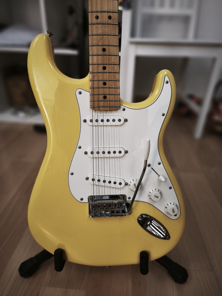 Fender Stratocaster Player con mejoras
