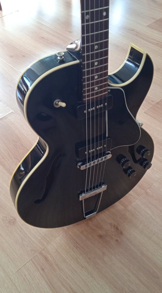 Gibson es135 1996 de segunda mano · Foto 2 de 10 · Málaga · 2100 €