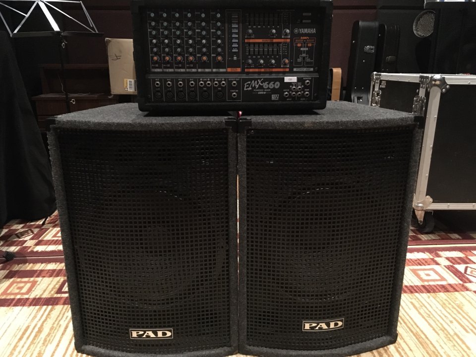 Equipo BEYMA + Etapa de potencia y mezclador YAMAHA EMX 660.