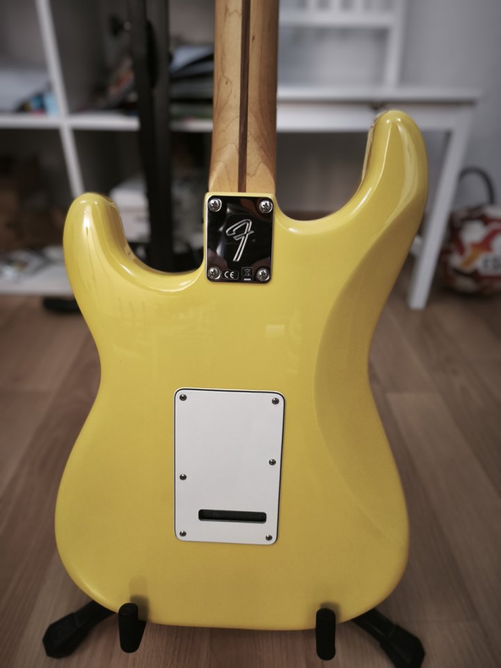 Fender Stratocaster Player con mejoras