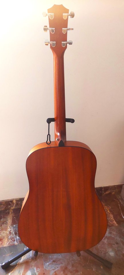 Guitarra Electroacústica Taylor 210-E Dreadnought de segunda mano · Foto 2 de 7 · Málaga · 900 €